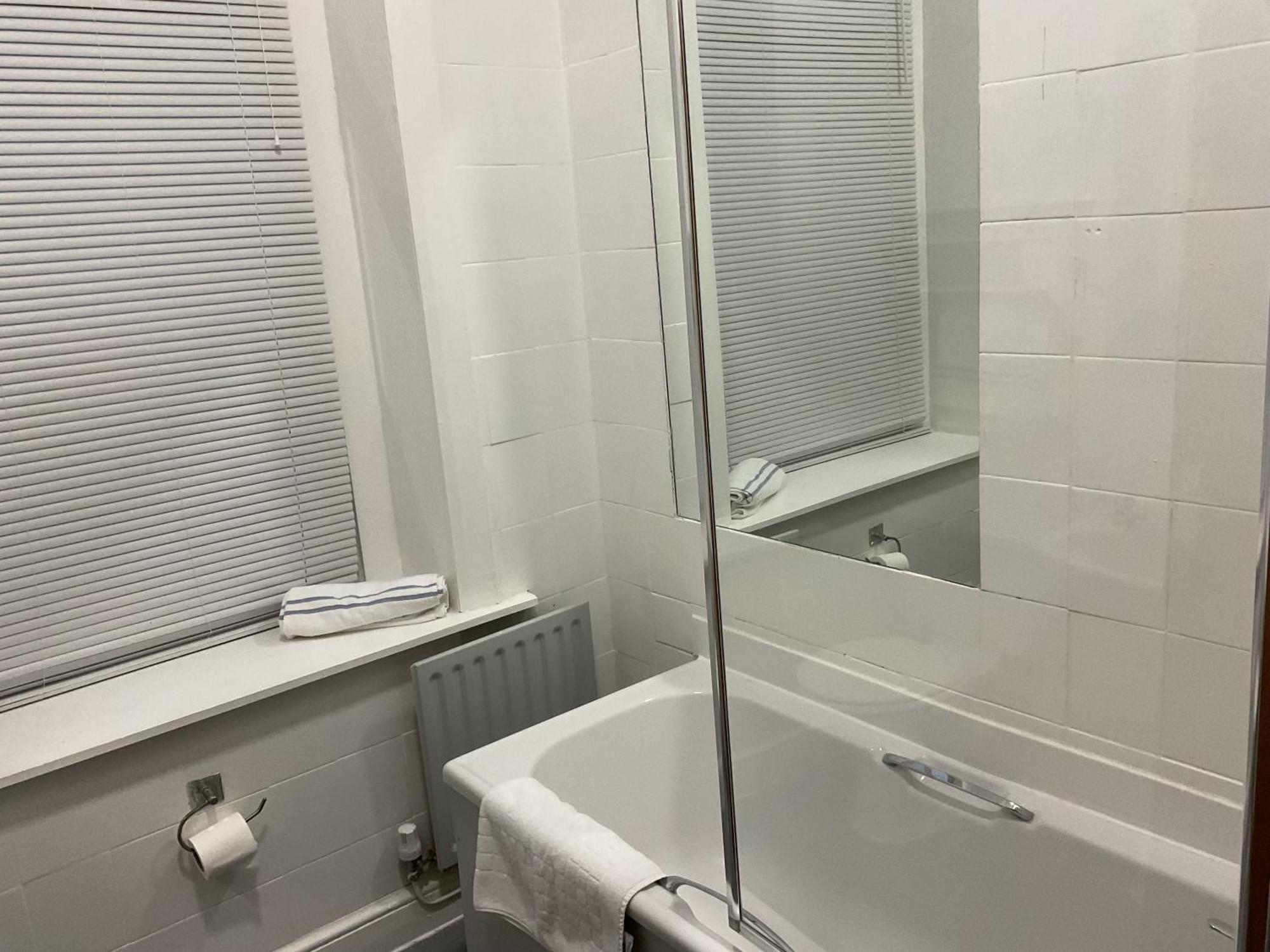 ホテル The Claremont Preston プレストン エクステリア 写真